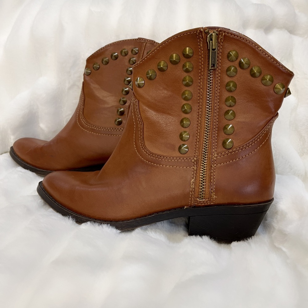 ROCK & REPUBLIC studded ankle boots